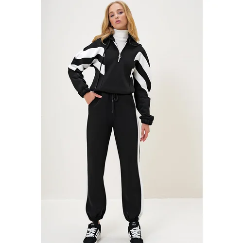 Trend Alaçatı Stili Women's Black Hooded Half Zippered Sweatshirt and Elastic Leg Tracksuit Set