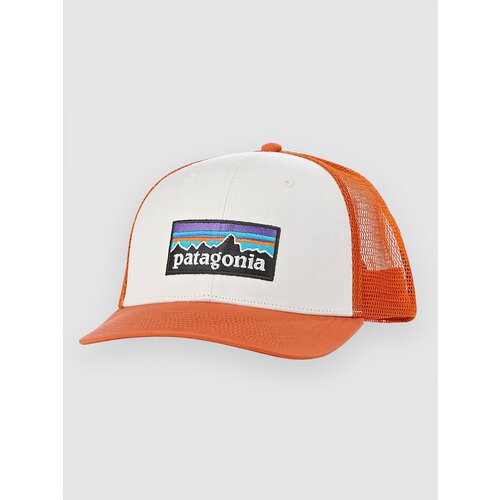 Patagonia P-6 Logo Trucker Kapa s šiltom white w / redtail rust Cene