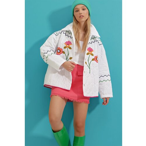 Trend Alaçatı Stili Women's White Floral Embroidered Quilted Coat Slike