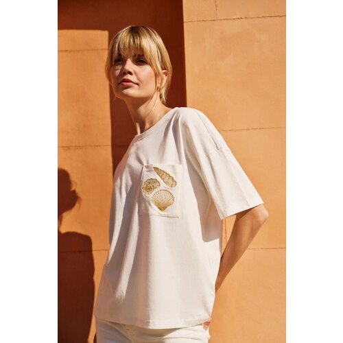 Marisse White T-Shirt With A Hat On The Pocket Slike