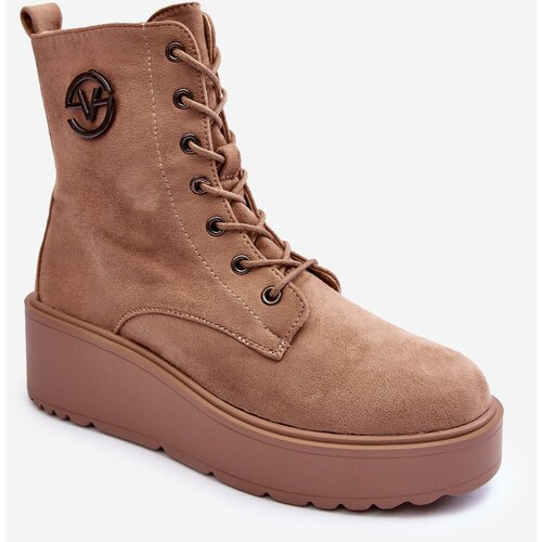 Kesi Beige suede work ankle boots on a solid platform beige bench Slike