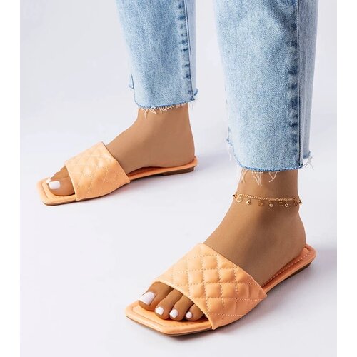 D/CEO White slides Ypsy Slike