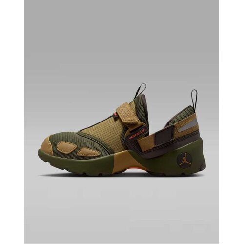 Jordan Wmns trunner lx v2 Cene