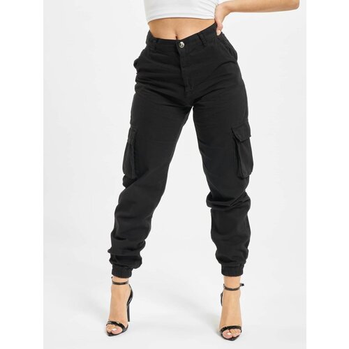 DEF Cargo Ruby in black Cene
