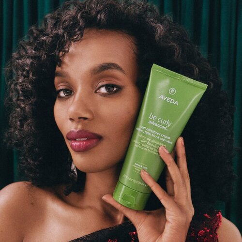 Aveda Be Curly Advanced&amp;trade; Shampoo &amp;scaron;ampon za kodraste in valovite lase 1000 ml Slike