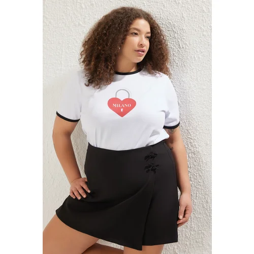 Trendyol Curve White Boyfriend Fit Printed Contrast Detail Plus Size T-shirt