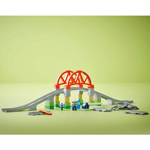 Lego LEGO&amp;reg; DUPLO&amp;reg; - raz&amp;scaron;iritveni komplet železni&amp;scaron;ki most in tiri (10426) Slike