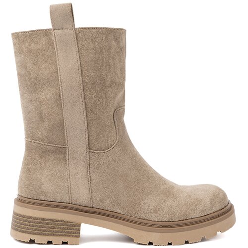 Shelvt Beige boots on a thick sole with an ankle upper Cene
