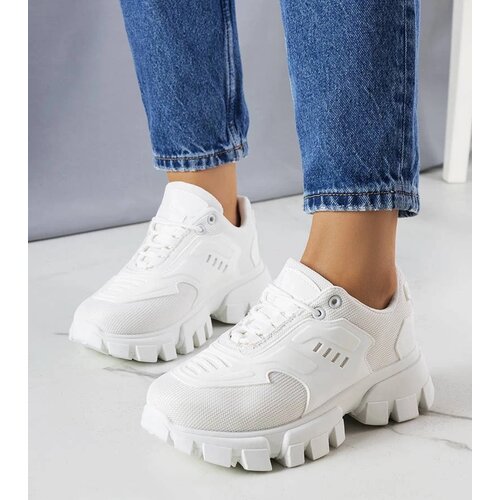 D/CEO White trainers Justar Cene