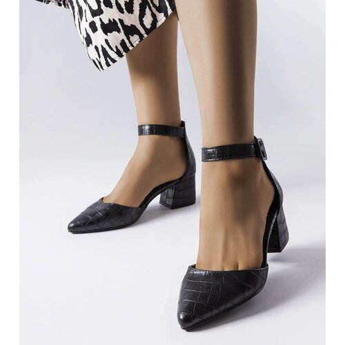 D/CEO Yellow pumps Lindsey Cene