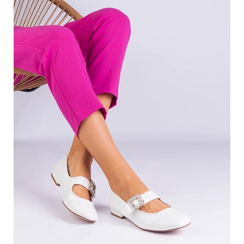 Gemre White patent ballet flats adorned with a buckle Furseda Slike