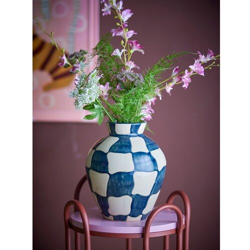 Bloomingville Modra/kremno bela steklena ročno poslikana vaza (vi&amp;scaron;ina 24 cm) Check &amp;ndash; Slike