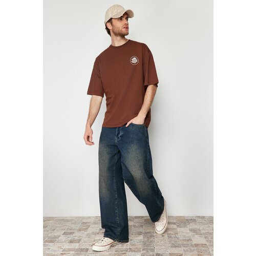 Trendyol dark brown men's oversize embroidered 100% cotton t-shirt Slike