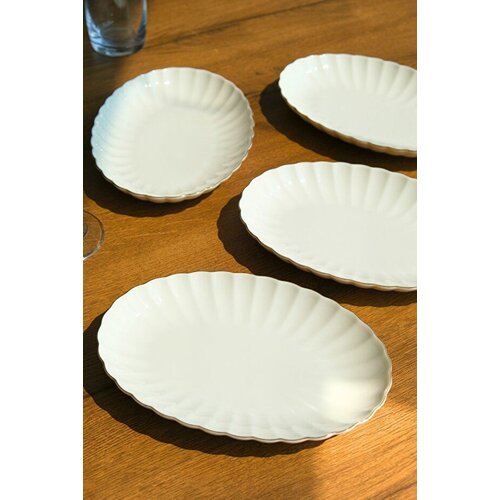 Hermia Oval, Beli Slike