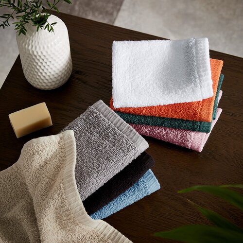 Catherine Lansfield Črne hitro su&amp;scaron;eče frotirne bombažne brisače v kompletu 4 ks 30x30 cm Quick Dry &amp;ndash; Slike
