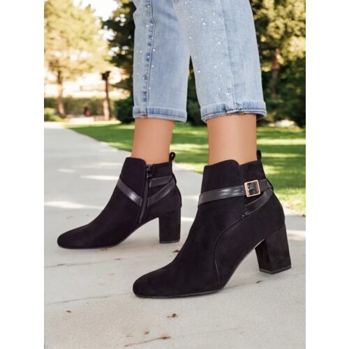 Resti Women's boots on a post Eloron Cene
