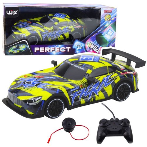 Rc trkaći automobil s osvijetljenim tijelom žute boje Slike