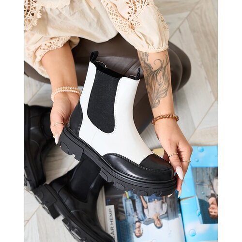 Resti White women's Userrus boots Cene