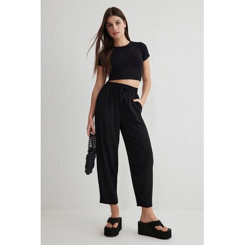 TRENDYOLMILLA Ženske pantalone TWOSS25PL00027, Crne Cene