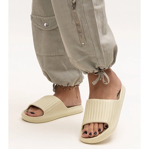  Green foam flip-flops Gilly Slike