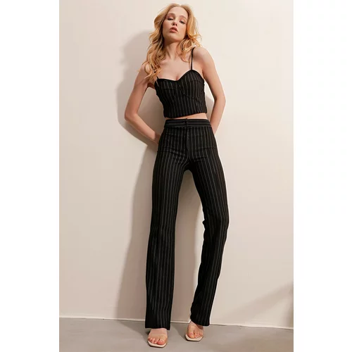 Trend Alaçatı Stili Women's Black Plain Front Striped Pants