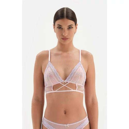 Dagi Soft bralette with pink accessory details.