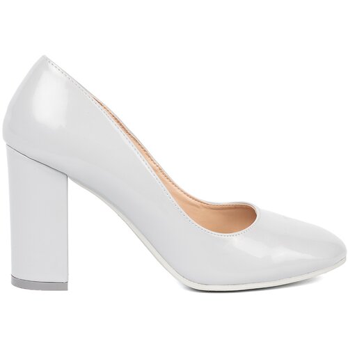 SEASTAR GREY PATENT LEATHER PUMPS Cene