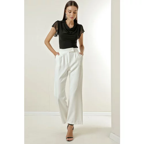 By Saygı A snap fastener at the waist, Pockets and Wide Leg Trousers.