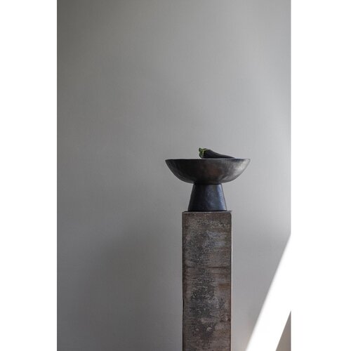 Mette Ditmer Denmark Črna/slonoko&amp;scaron;čena skleda iz kamenine &amp;oslash; 31,5 cm By Hand &amp;ndash; Slike