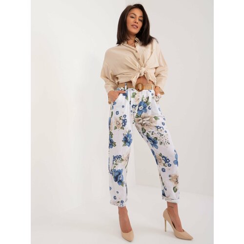 Fashion Hunters White women's fabric trousers with flowers Slike