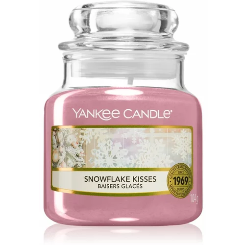 Yankee Candle Snowflake Kisses mirisna svijeća 104 g