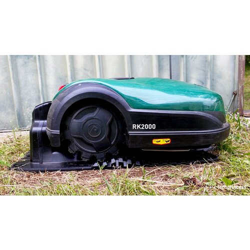 Robomow RK2000, robotska kosilnica za povr&amp;scaron;ine do 2000 m&amp;sup2; - Slike