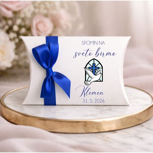  Konfeti za birmo - personalizirana &scaron;katlica z golobčkom v modri barvi in temno modro pentljo BIRDAR 111-03 Cene