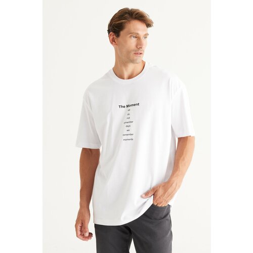 AC&Co / Altınyıldız Classics Men's Off-White Long Fit Slim Fit Crew Neck 100% Cotton Printed T-Shirt. Slike