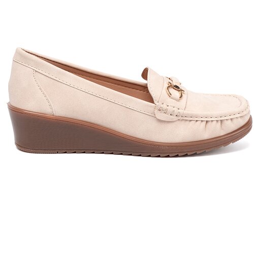 Shelvt Beige wedge loafers with a decorative chain Cene