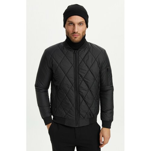 River Club Men's Black Waterproof And Windproof Quilted Patterned Coat Cene