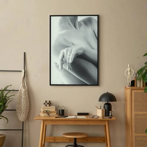  Slika - Feminine Delicacy (1 Part) Vertical 60x90 U crnom drvenom okviru Slike