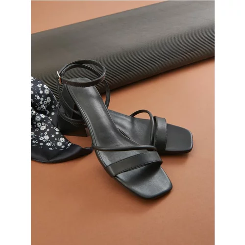 Sinsay ženske sandale s blok-potpeticama 7456Y-99X