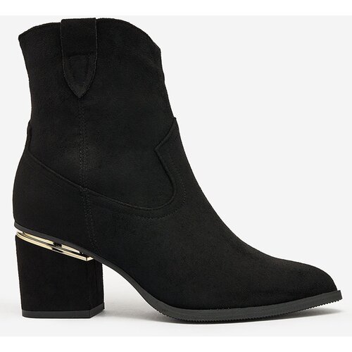 Resti Black women&amp;#039;s boots on a post Estrate Slike