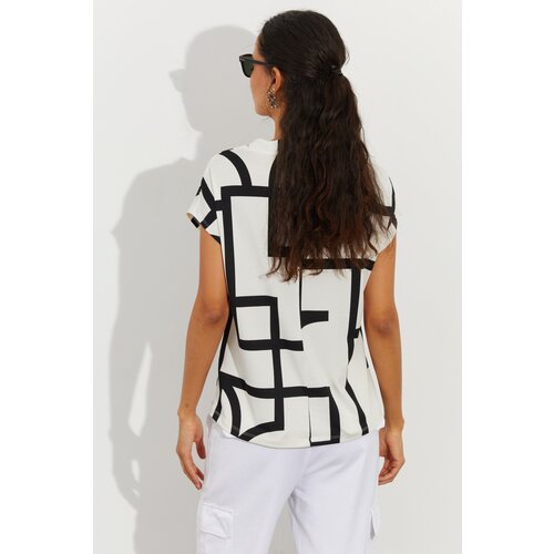 Cool &amp;amp; Sexy Women&amp;#039;s White Patterned V-Neck Blouse Slike