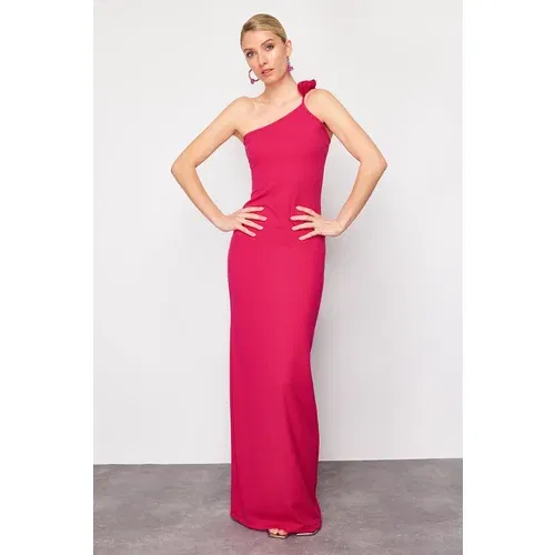 Trendyol Limited Edition Pink Long Evening Dress with Rose Accessories Sitting on the Body