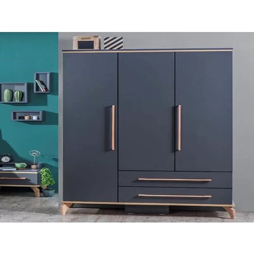  Garderober Loft Cene