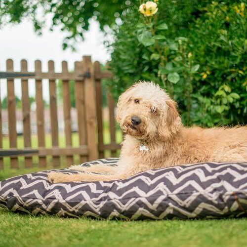 Play Črna podloga za pse 90x120 cm Outdoor Bed Barn Raven Black L &amp;ndash; Slike