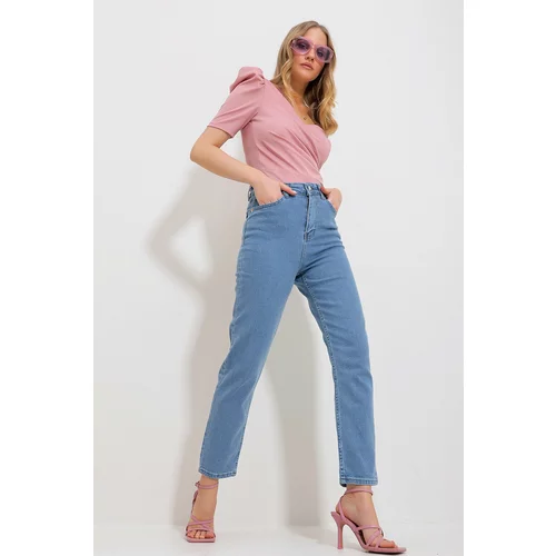 Trend Alaçatı Stili Women's Ice Blue Five Pockets Lycra Mom Jeans