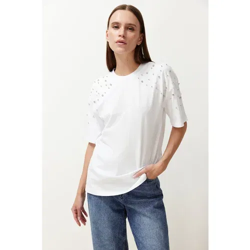 Trendyol White 100% Cotton Stone Accessory Detail Relaxed/Comfortable Cut Knitted T-Shirt