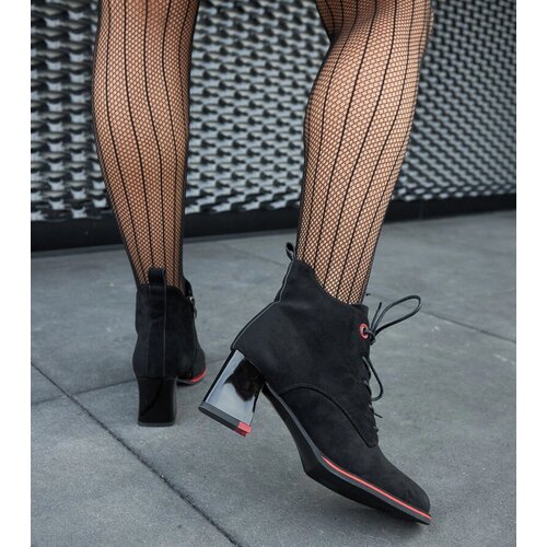Gemre Black ankle boots with a red accent on the heel San Slike