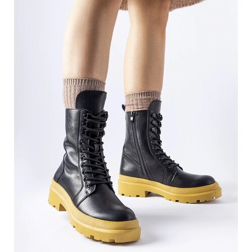 Gemre Black boots on a yellow sole Quennie Cene
