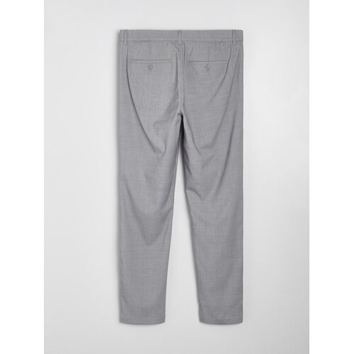 Sinsay Slim-fit chino hlače u kockicu s udjelom viskoze Slike