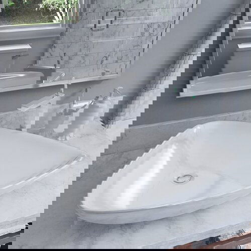 vidaXL Keramički trokutasti umivaonik bijeli 645 x 455 x 115 mm Cene