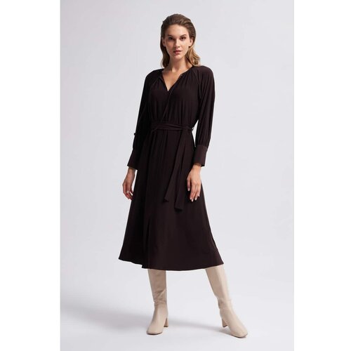 Gusto Long Dress With Pleated Collar - Brown Cene